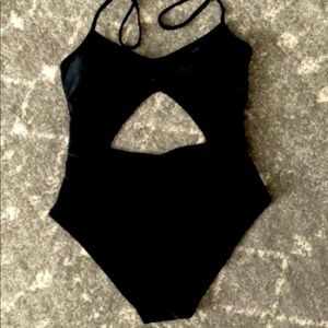 Abercrombie & Fitch Girls-Cut Out one Pc  Swimsuit/ black (W-3)